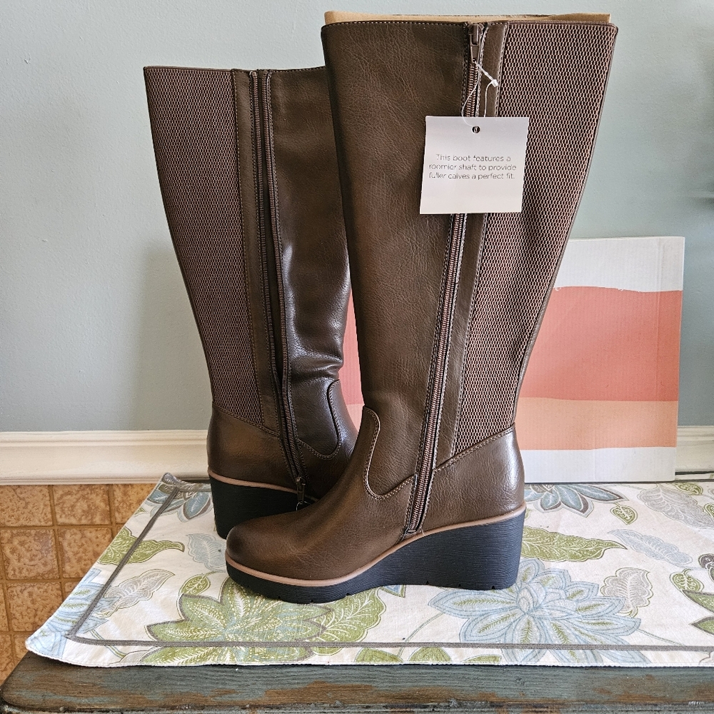 NEW in box! Naturalizer SOUL Wide-Calf Wedge Boots